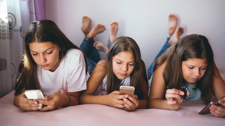 under 16 banned from social media in Australia